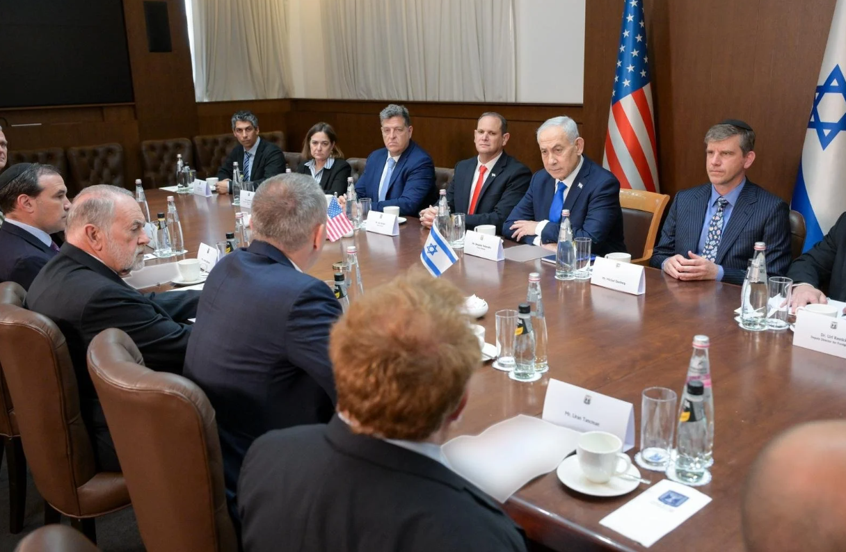 Netanyahu takon Mladenov në Jerusalem  fokus te plani 20 pikësh i Trump për Gazën