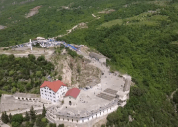 “13 të martat e pelegrinazhit”, shërbim shëndetësor 24 orë për besimtarët në Kishën e Laçit