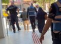Alarm në Gjykatën e Vlorës! Gruaja tenton të futet me thikë në seancë, ndërhyn policia