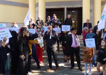 “Jeta e punëtorit, jo kosto biznesi!” Protesta në Tiranë, qytetarët kërkojnë më shumë siguri dhe të drejta në punë