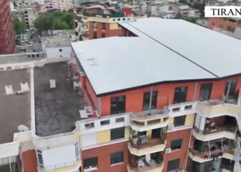 Ndërtoi pa leje duke shfrytëzuar të gjithë tarracën e pallatit, arrestohet 57-vjeçari në Tiranë