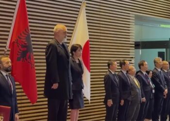 “Duam t’ju marrim hakun!”, Rama i mahnitur nga pritja në Japoni, fton kryeministren Takaichi në Shqipëri