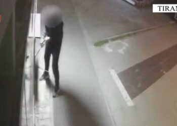 Autor i vjedhjeve të 12 kioskave në Tiranë, arrestohet 23-vjeçari