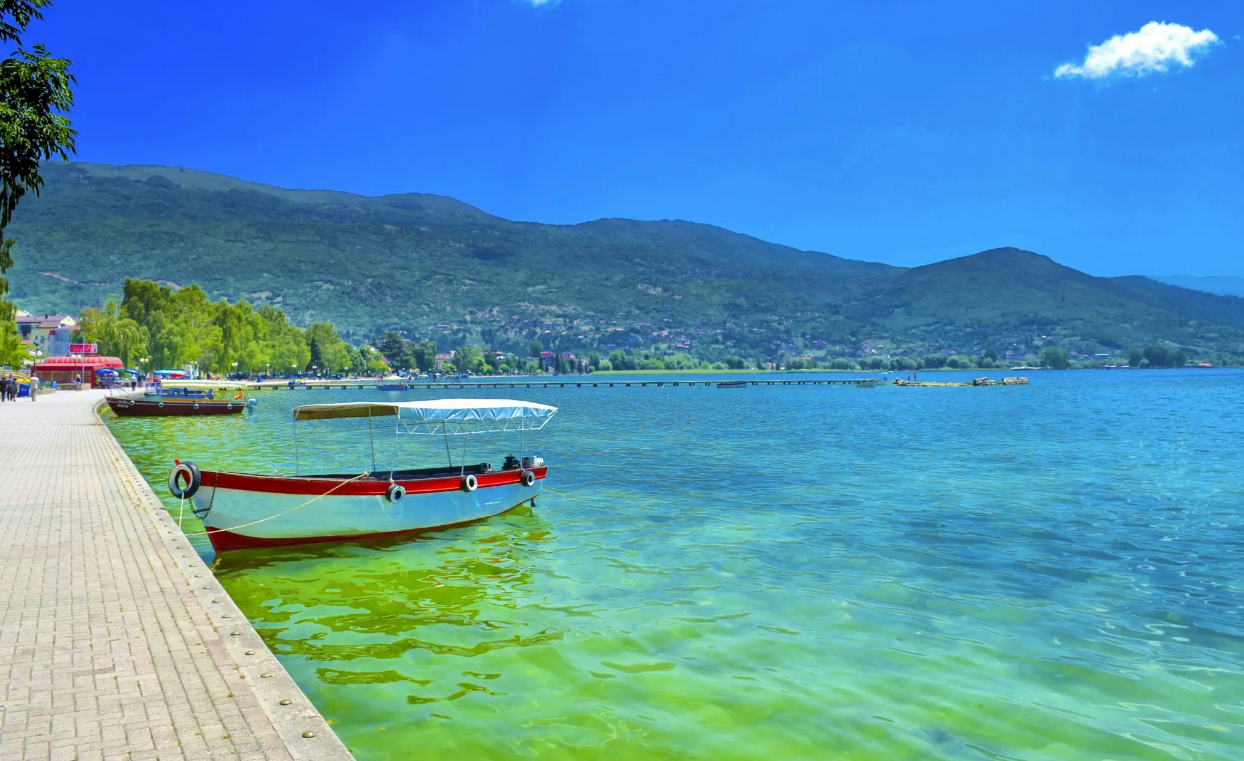  Bukuri e lashtë që sfidon destinacionet luksoze   Liqeni i Ohrit shpallet më i bukuri në Europë