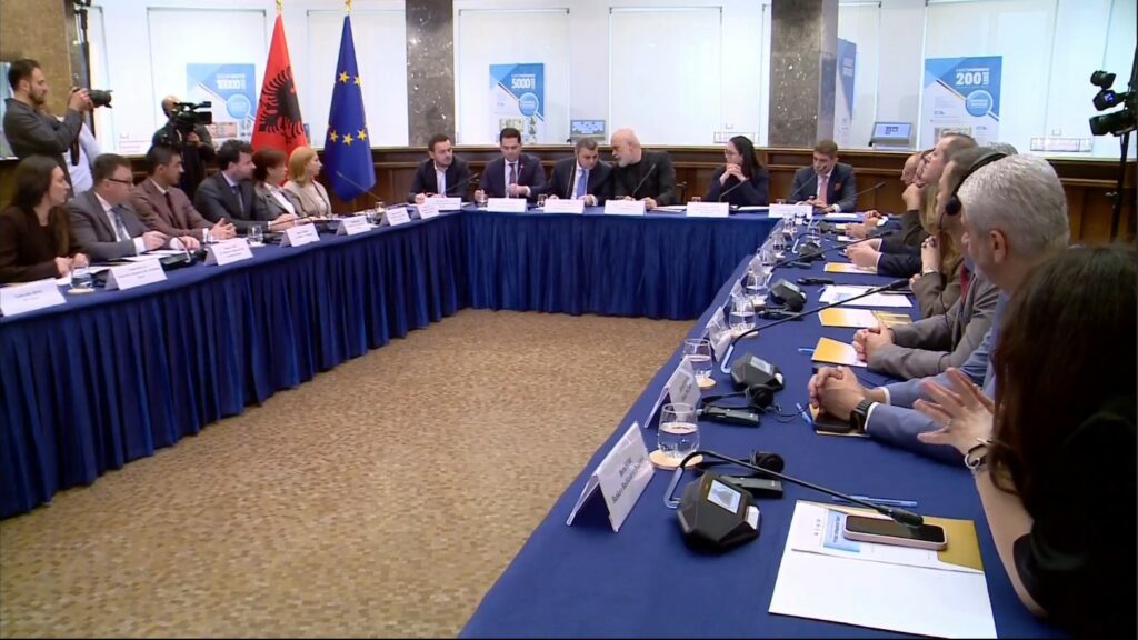 Rama prezanton programin  Dyfisho Sipërmarrjen Tënde   partneritet i ri për financimin e bizneseve të vogla dhe të mesme