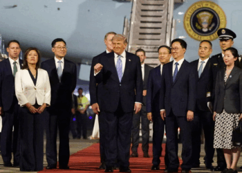 Trump mbërrin në Kinë, pritje madhështore me tapet të kuq dhe ceremoni zyrtare. Ja kush e shoqëroi