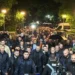 Mbyllet protesta e PD-së! Nga hedhja e molotovëve, te shpërndarja me ujë dhe spraj, 90 minuta tension e  përplasje me policinë