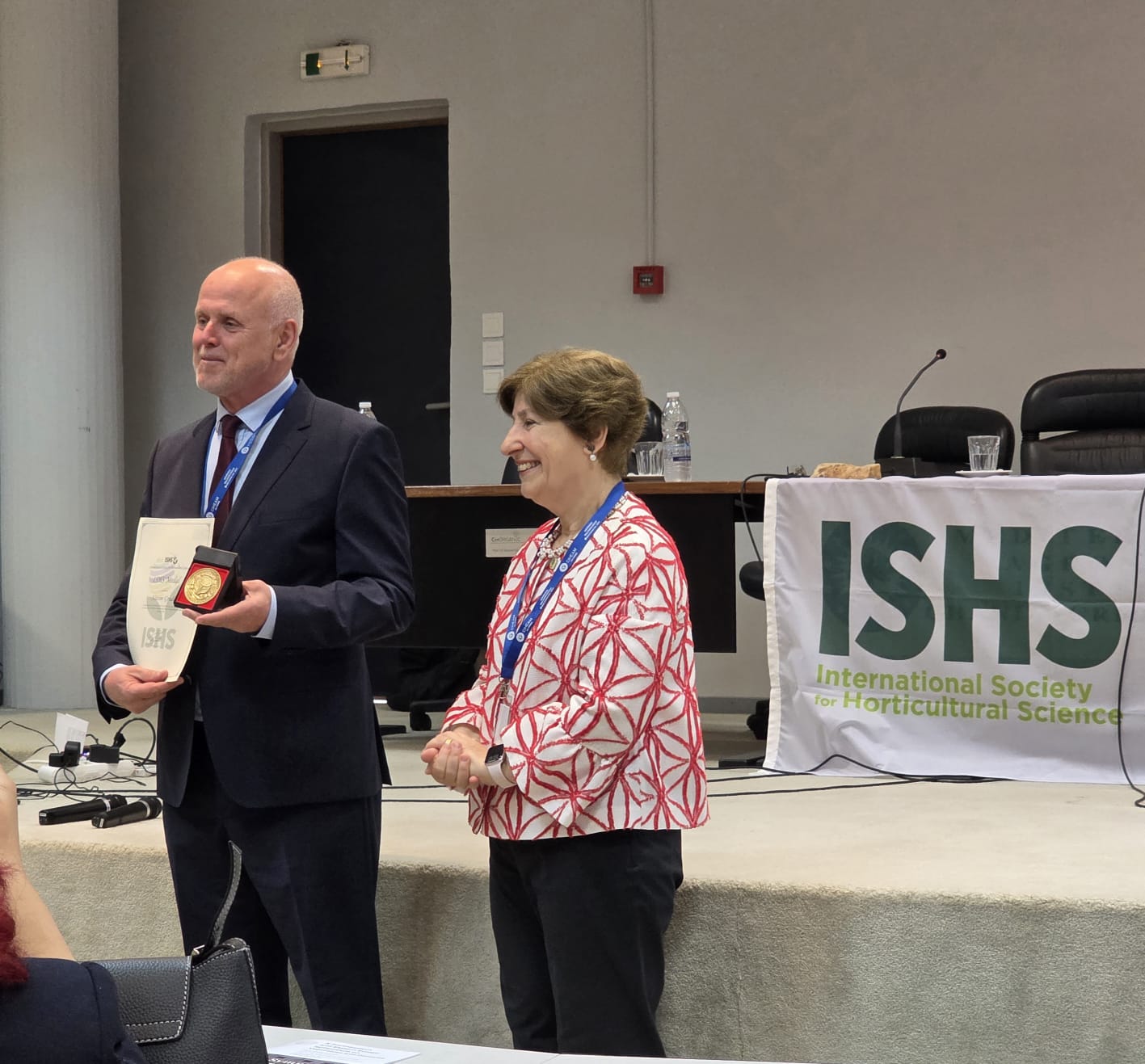 Hapet Simpoziumi i X i Evropës Juglindore dhe Lindore  Akademik Nazim Gruda nderohet me medalje