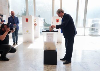 “Ripërtëritja” që nuk ndodhi në PD, lista e Këshillit Kombëtar mbushet me ish-zyrtarë dhe figura të vjetra politike