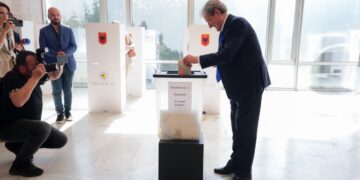 “Ripërtëritja” që nuk ndodhi në PD, lista e Këshillit Kombëtar mbushet me ish-zyrtarë dhe figura të vjetra politike