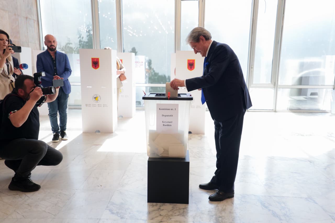  Ripërtëritja  që nuk ndodhi në PD  lista e Këshillit Kombëtar mbushet me ish zyrtarë dhe figura të vjetra politike