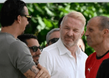 Krisja që çoi në shkarkimin e “kokave” të Milanit, përleshja fizike Alegri-Ibrahimoviç dhe ndërhyrja e Igli Tares!