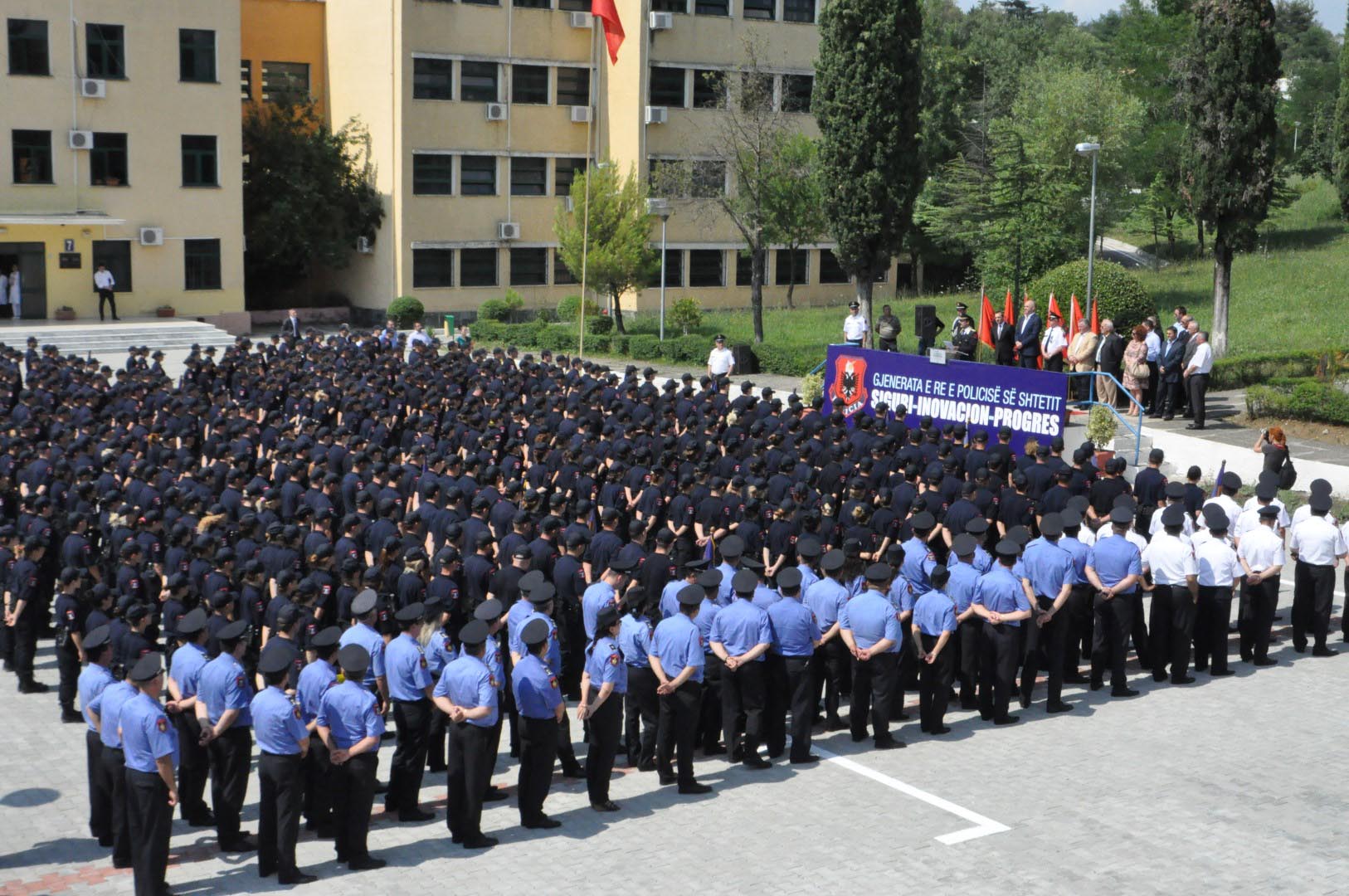 Helmimi i 40 studentëve të Akademisë së Sigurisë  pranga teknologut dhe kuzhinierit