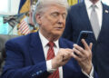 Celulari i Trump mund të mos prodhohet kurrë! Rreth 600 mijë klientë në panik. Paguan nga 100$ depozita dhe…