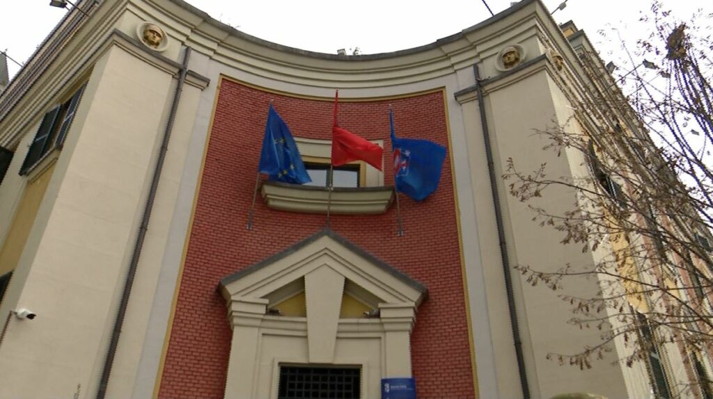 Probleme me e Albania  shtyhet afati për aplikimet e kredive të buta në Tiranë