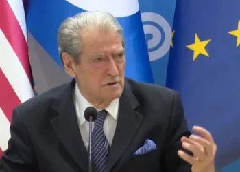 “Nëse Rama nuk vjen në interpelancë …”, Berisha porosi deputetëve: Do përfundojmë te drejtorët e ministrive