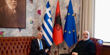 “Minoriteti grek urë miqësie”, Dendias reagon pas takimeve me Ramën dhe Nufin në Tiranë