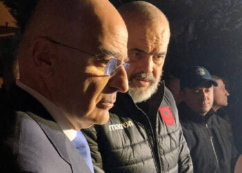 Dendias, vizitë në Tiranë! Gazeta greke: Do kërkohet rifillimi i bisedimeve për detin