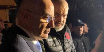 Dendias, vizitë në Tiranë! Gazeta greke: Do kërkohet rifillimi i bisedimeve për detin