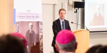 Hoxha: Diaspora shqiptare në Rumani, urë e çmuar për identitetin dhe të ardhmen evropiane të Shqipërisë