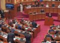Genta Tafa merr detyrën e Komisioneres për Mbrojtjen nga Diskriminimi, tension në Kuvend