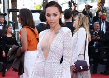 Modelja shqiptare Ana Kabashi merr vëmendjen në tapetin e kuq në Festivalin e Kanës, me fustanin e brandit Christina Crawford