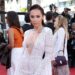 Modelja shqiptare Ana Kabashi merr vëmendjen në tapetin e kuq në Festivalin e Kanës, me fustanin e brandit Christina Crawford