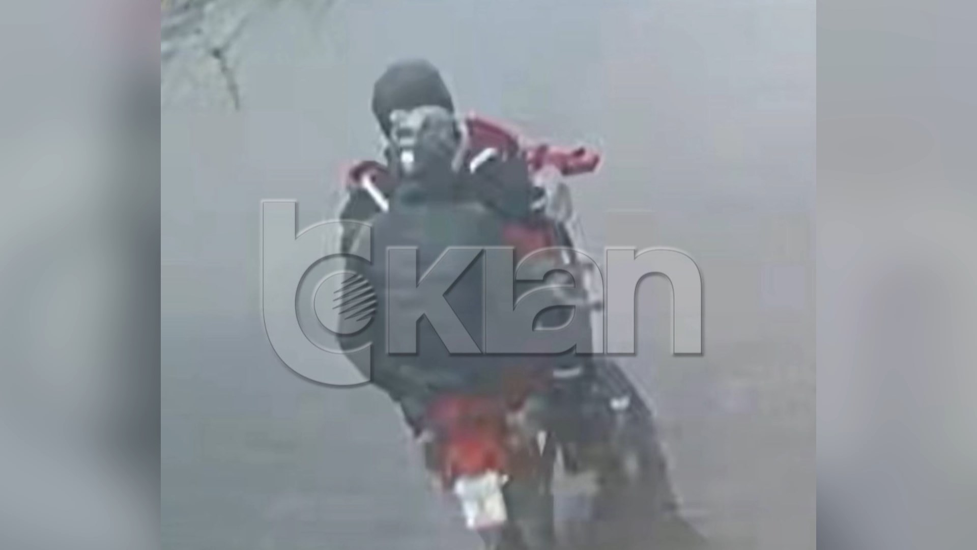 nga-argjendaria-e-kamzes-u-grabiten-rreth-900-mije-leke-bizhu-del-foto-e-autoreve