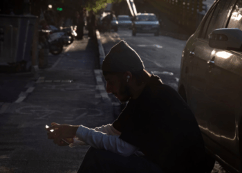 “Kjo nuk është liri!” Zemërim, ankth dhe lot teksa interneti rikthehet gradualisht në Iran