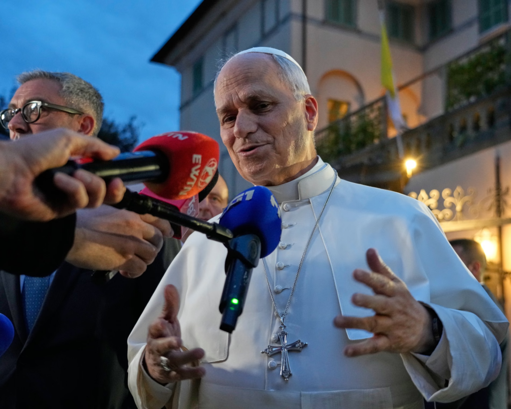 papa-leoni-xiv-kundershton-trump-kisha-s-mbeshtet-armet-berthamore