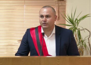 “Ai ka shtruar tela, proces qesharak”/ Mbahet seanca në GJKKO ndaj kreut të Bashkisë Vau i Dejës