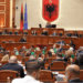 Demokratët e pritën tërë ditën, Rama shkoi pas mesnate në Kuvend. Miratohet akti normativ për uljen e akcizës