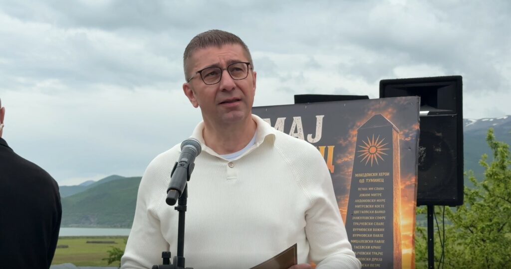 Kryeministri i Maqedonisë së Veriut nderon heronjtë e Luftës së Dytë Botërore në Pustec