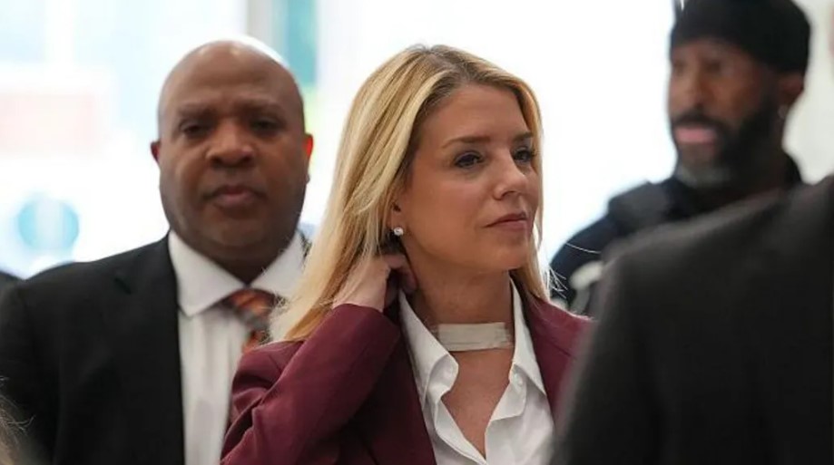 Pam Bondi mbron trajtimin e dosjeve të Epstein në hetimin e Kongresit
