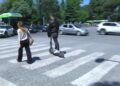 Urdhri i ndalimit në letër, monopatinat ‘pushtojnë’ rrugët e Tiranës! Ekspertët: Të përfshihen në Kodin Rrugor