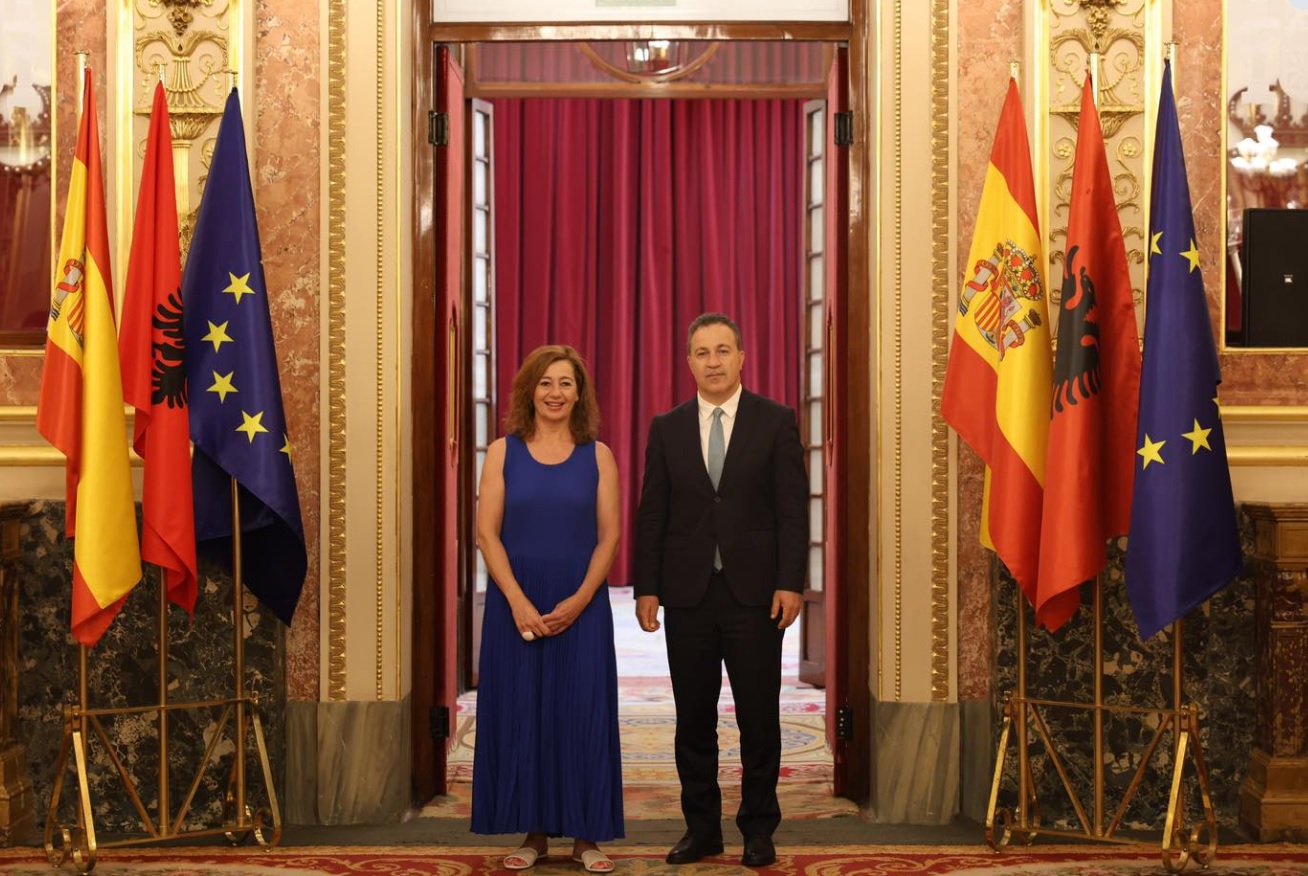  Spanja mbështet integrimin e Shqipërisë në BE   Peleshi takon kryeparlamentaren spanjolle në Madrid