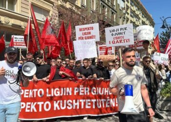 Tirana i del krah studentëve në Maqedoni: Mos e lini gjuhën tuaj, trima!