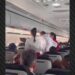 VIDEO/ Panik në ajër, pasagjerët qajnë dhe luten pas dy uljeve të dështuara të avionit