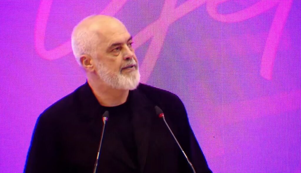 Rama kujton Nanon nga takimi me socialistët në Dibër: Ata që e akuzonin për lidhje me Beogradin, furnizonin Millosheviçin me naftë