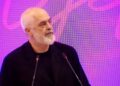 Rama kujton Nanon nga takimi me socialistët në Dibër: Ata që e akuzonin për lidhje me Beogradin, furnizonin Millosheviçin me naftë
