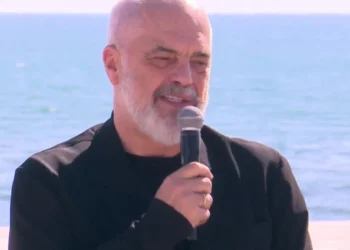 “Shteti shihet te mjekët dhe infermierët”, Rama nga Durrësi çel sezonin shëndetësor veror 2026: Numri i turistëve është sfidues!