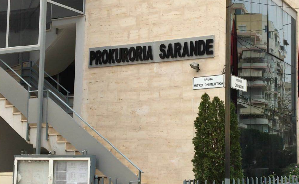 Mashtronte qytetarët me SMS  Prokuroria e Sarandës kërkon arrest me burg për francezin