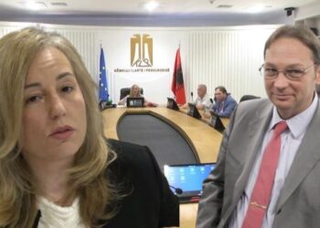 “Je çmendur moj”! Zbardhet sherri në mbledhjen e KLP! Stojani- kryetares: Nuk ka gjë më ordinere se kjo
