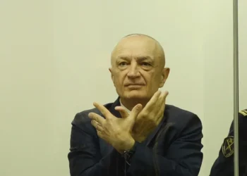 Meta sfidon GJKKO: Komiteti i Helsinkit konfirmoi se kafazi i xhamit bie ndesh me procesin e rregullt ligjor!