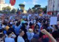 Aktivisti i bën thirrje protestuesve: E dini pse hoqën hekurat në Zvërnec?! Kujdes, s’ka negociata me këta…