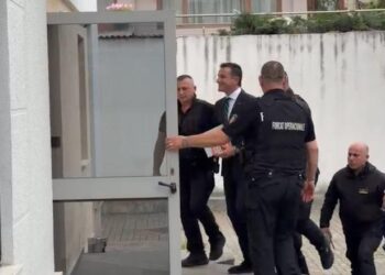Aktori Gaz Paja në mbështetje të kryebashkiakut, ndjek nga afër seancën ndaj Veliajt