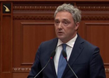 Spahia kritika në Kuvend për urdhrin e Ministrisë së Shëndetësisë, kërkon sqarime për terapinë hormonale për transgjinorët