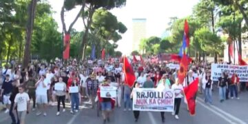 Protestuesit mblidhen sërish në Tiranë kundër investimit në Zvërnec, i përgjigjen Ramës: Nuk ka dialog