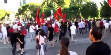 ‘Revolucion’, qytetarët në ditën e 6-të të protestës për Zvërnecin! Nis marshimi drejt Kryeministrisë