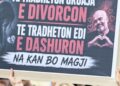 Rama poston pankartat nga protestat: Më ngjallin keqardhje fjalimet “krra-krra-krra”, por më argëtojnë memet